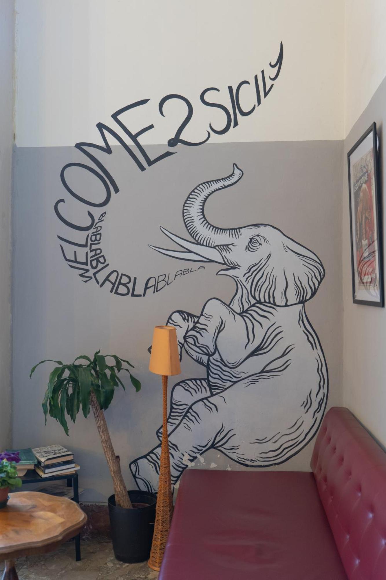 Degli Elefanti Hostal