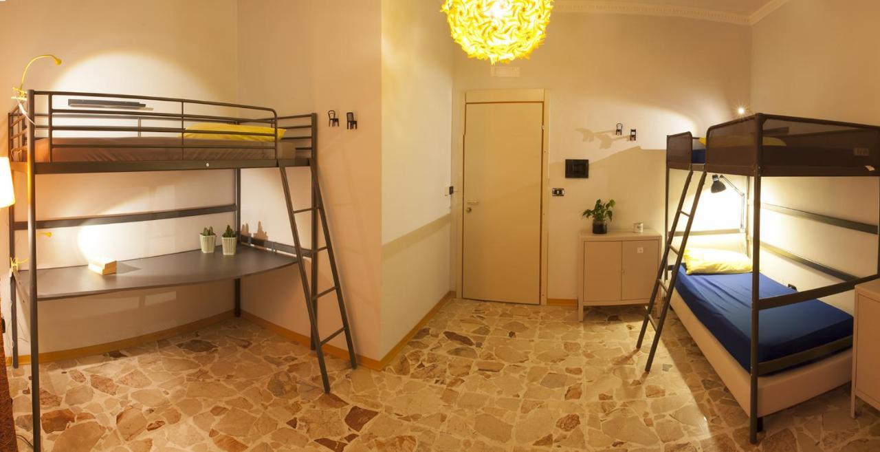 Degli Elefanti Hostal *